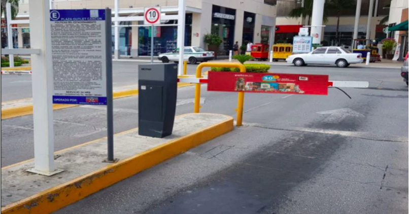 Aumento de tarifas de estacionamiento en centros comerciales de Cancún genera preocupación