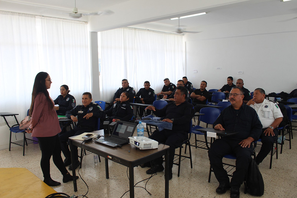 Preparan a policías de Quintana Roo para responder en situaciones de violencia de género