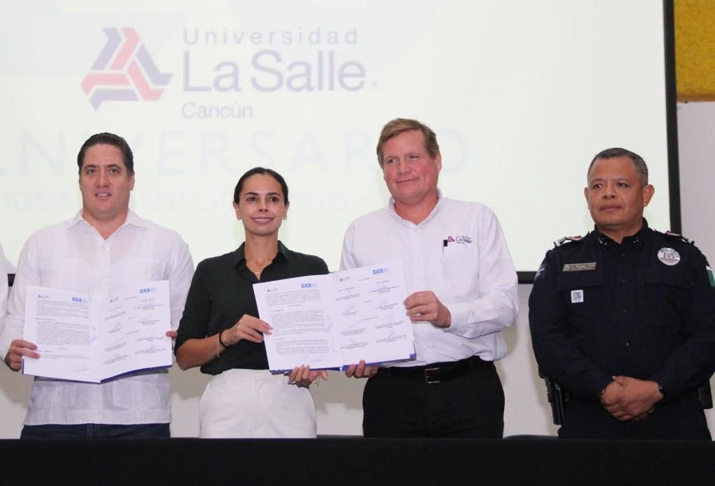 Unidos Ana Paty Peralta, CCE y Universidad La Salle por becas para hijos de policías y bomberos