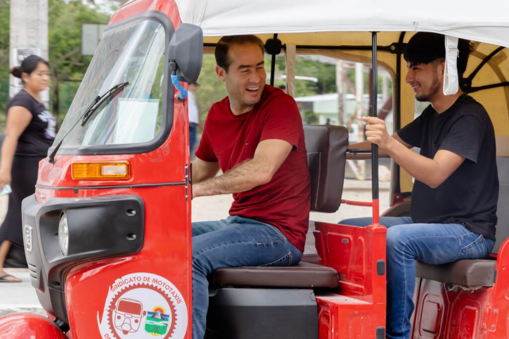 Inaugura sitio exclusivo de mototaxis en Francisco Uh May