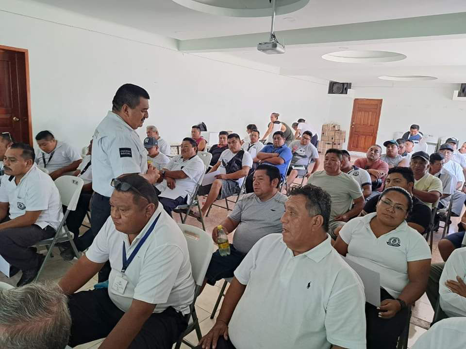 Capacitan a taxistas para evitar "violencia femenina" en Carrillo Puerto