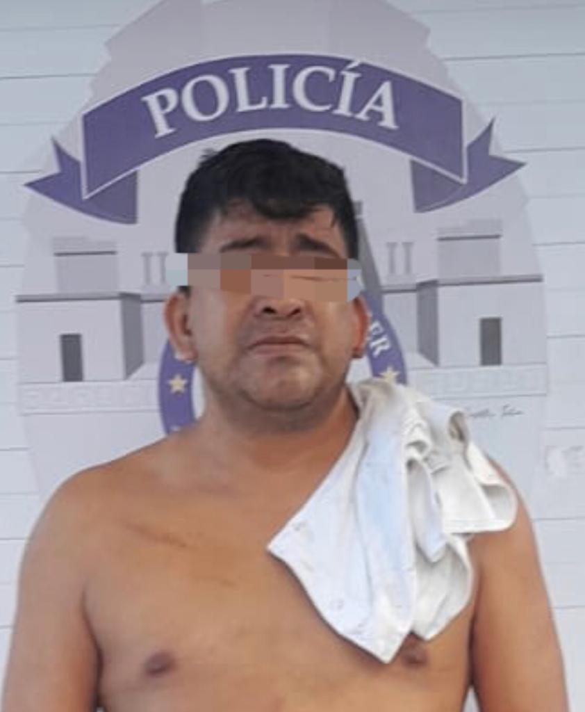 Detienen a chofer del transporte público por golpear a un policía de Cancún