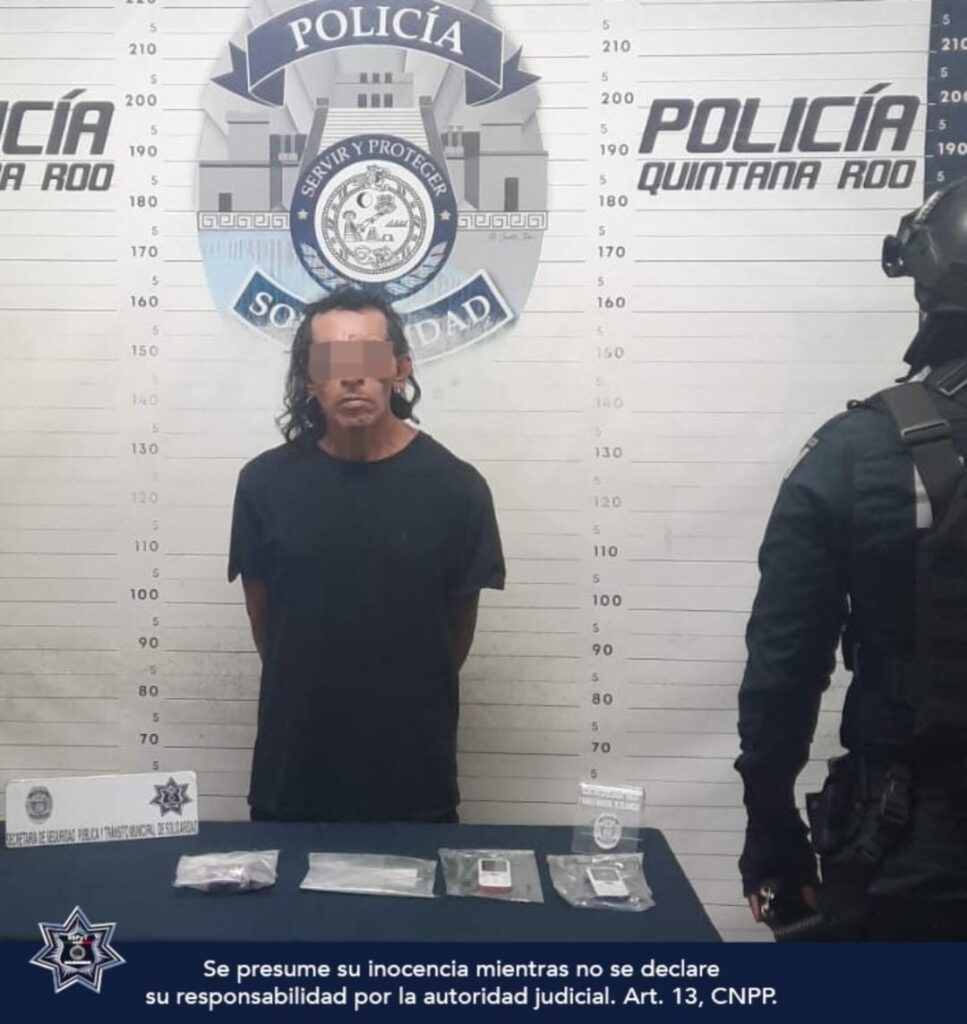 Policías aseguran a presunto narcotraficante en la colonia Colosio de Playa del Carmen