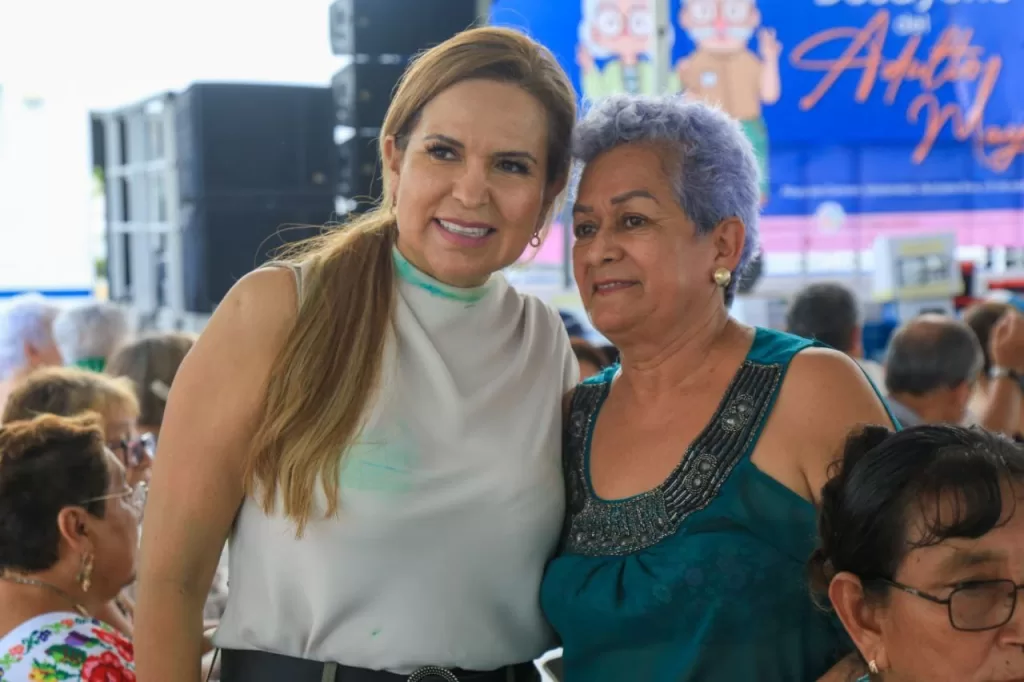 Festeja Lili Campos a las y los adultos mayores de Solidaridad