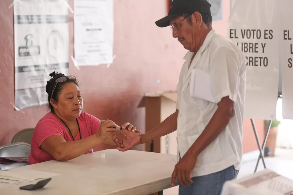 Iniciativa privada de Cancún pretende abatir el rezago en la actualización de la credencial del INE