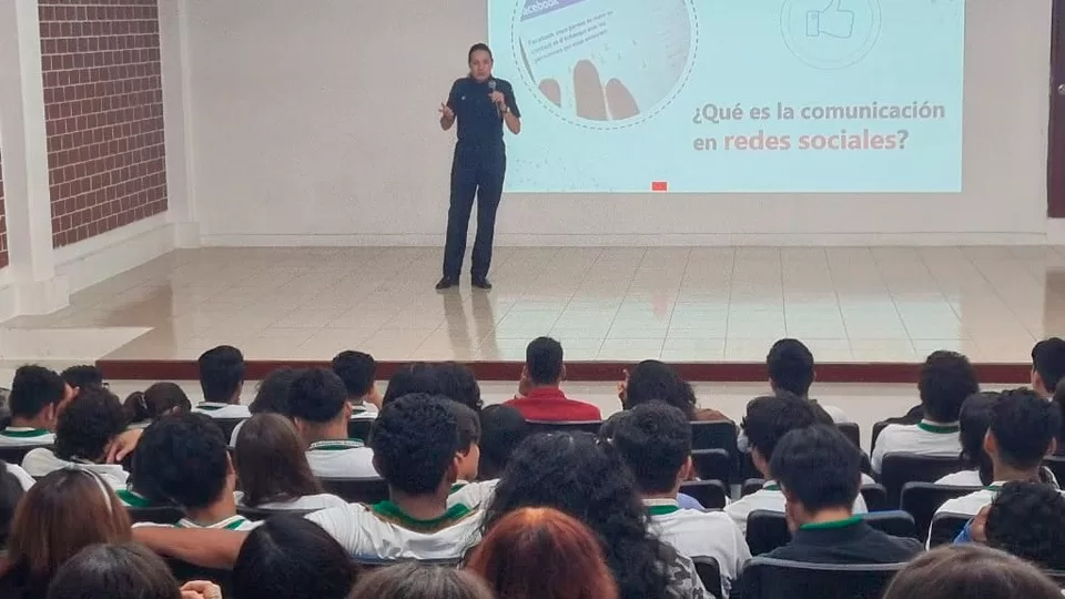 Imparten a estudiantes pláticas sobre riesgos en las redes sociales