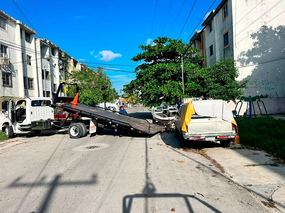 Invitan a denunciar autos abandonados en la vía pública