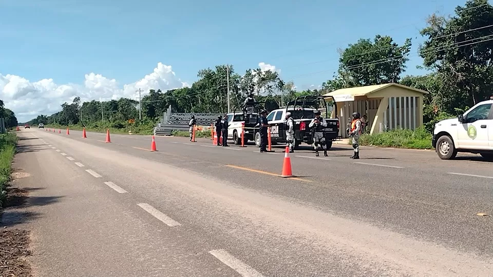 Encuentran cuerpo embolsado en crucero carretero de Felipe Carrillo Puerto