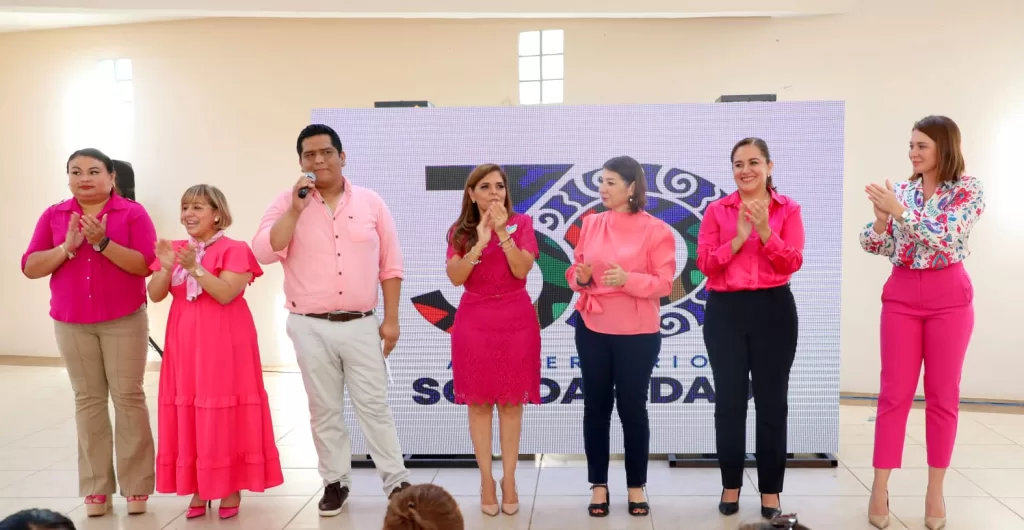 Se unen mujeres al Desayuno Rosa en beneficio de familias solidarenses