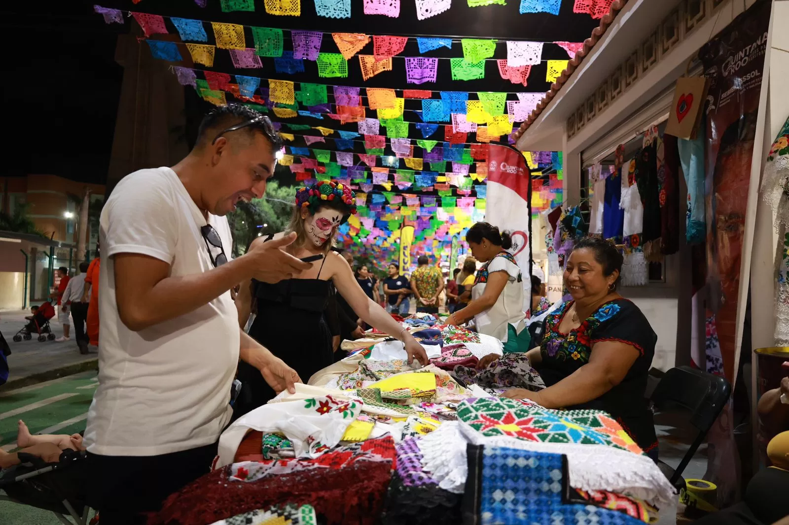 En tres días más de 20,000 personas ya visitaron los panteones municipales de Cancún