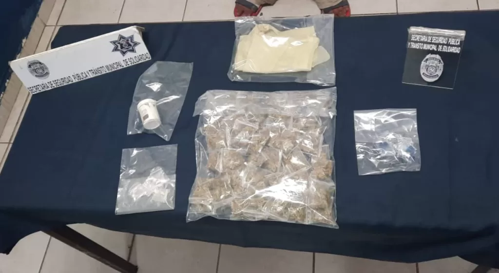 Llevaba 70 dosis de droga cuando lo intercepta la policía de Playa del Carmen