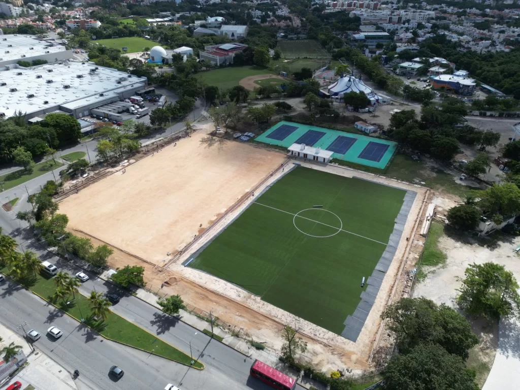 Rehabilitación de canchas deportivas en Súper manzana 21 tienen avance del 50%