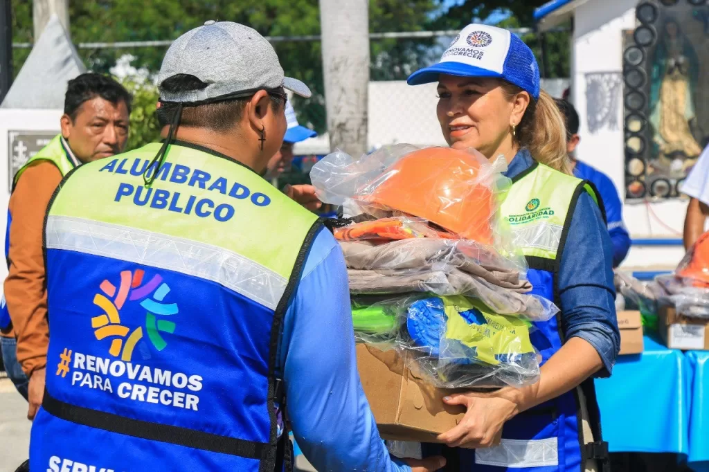 Protege Lili Campos a trabajadores de Servicios Públicos