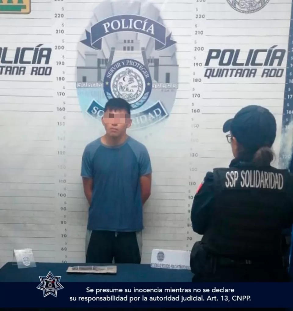 Joven lesiona con un cuchillo a los agentes en una detención