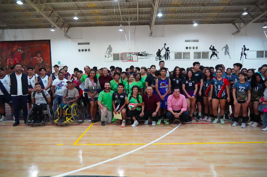 Entrega CODEQ nueva duela en Gimnasio de Usos Múltiples “Nohoch Suku’n” de Chetumal