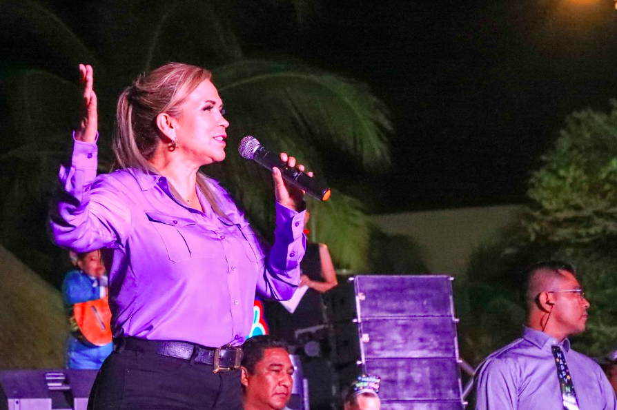 Lili Campos invita a recibir el 2024 en el Portal Maya