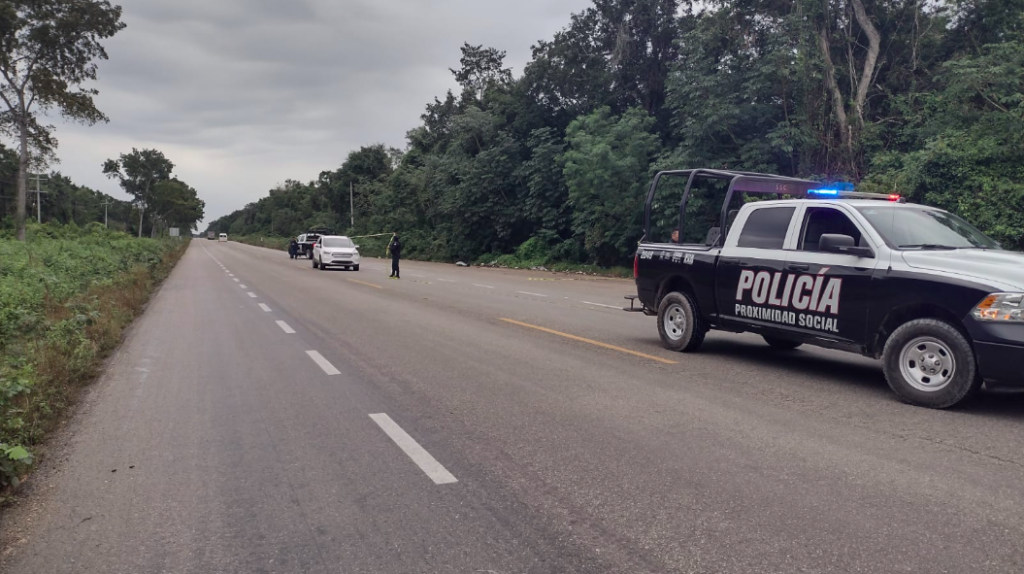 Hallan cuerpo embolsado y con amenazas en la carretera Felipe Carrillo Puerto-Tulum