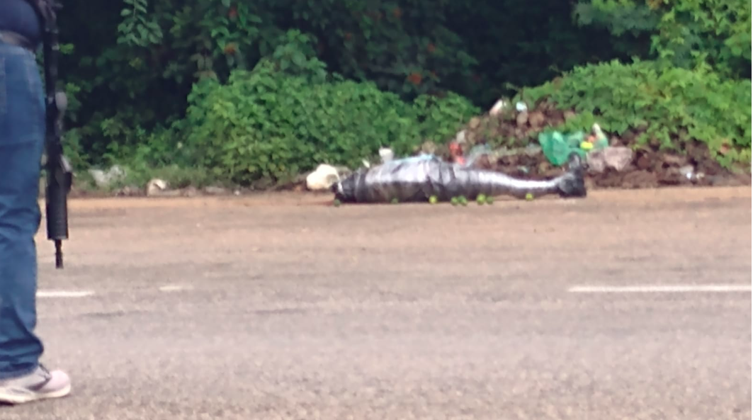 Hallan cuerpo embolsado y con amenazas en la carretera Felipe Carrillo Puerto-Tulum