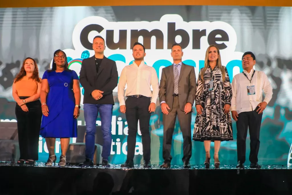 Lili Campos presente en la Cumbre Mundial de Comunicación Política