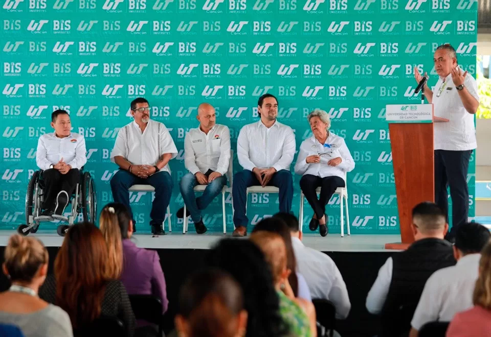 Capacitan a docentes de la Universidad Tecnológica de Cancún en inclusión progresiva