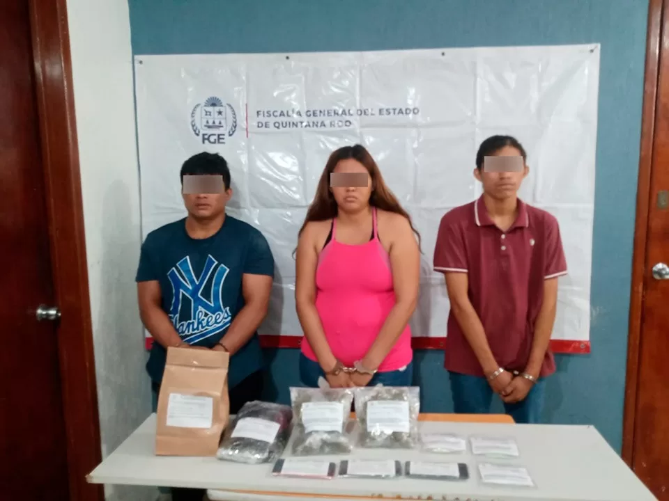 Capturan en Cancún a tres narcomenudistas con varias dosis de drogas