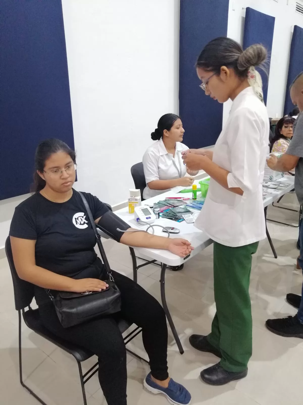 Comparten en escuelas estrategias de salud para abatir la obesidad 