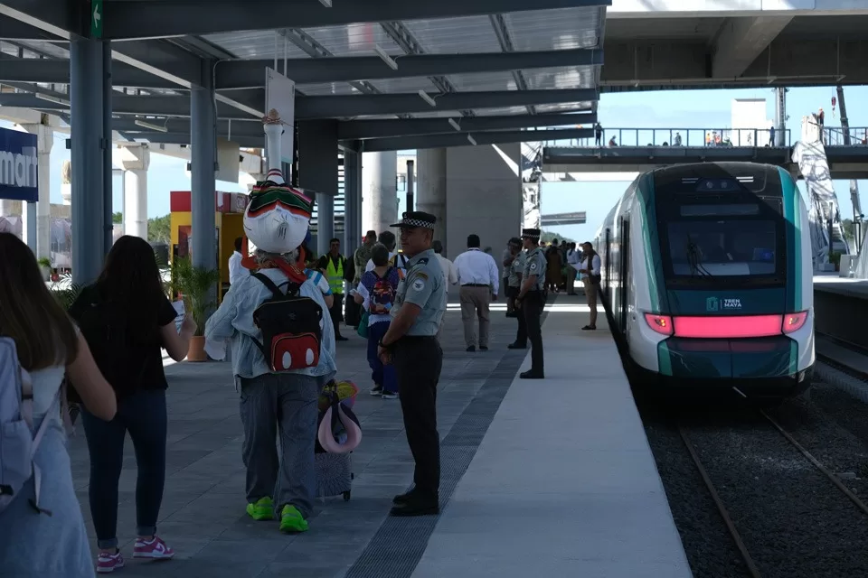 Ofrecen traslado gratuito de la estación del Tren Maya al aeropuerto de Cancún