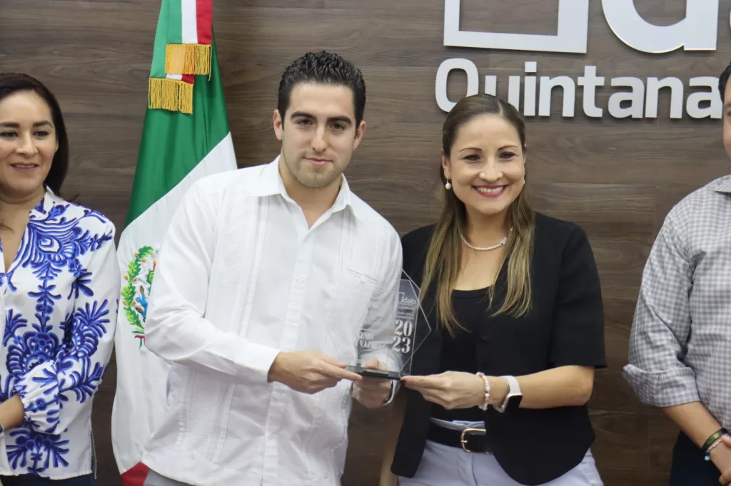 Entrega IDAIPQROO reconocimiento "Aliados por la transparencia" a la secretaría de finanzas y planeación de Quintana Roo