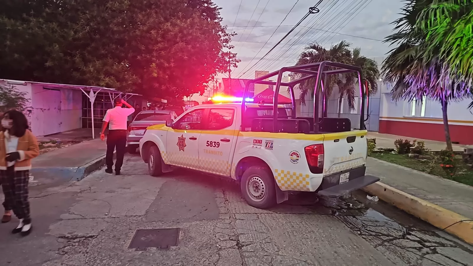 Se incendia en Cancún inmueble abandonado del ISSSTE