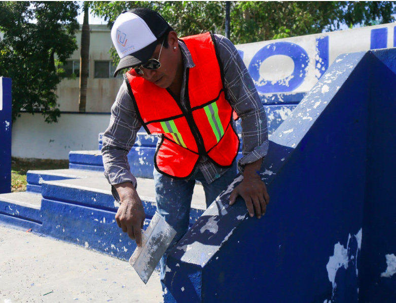 Constata Lili Campos avances en renovación de parque y domo