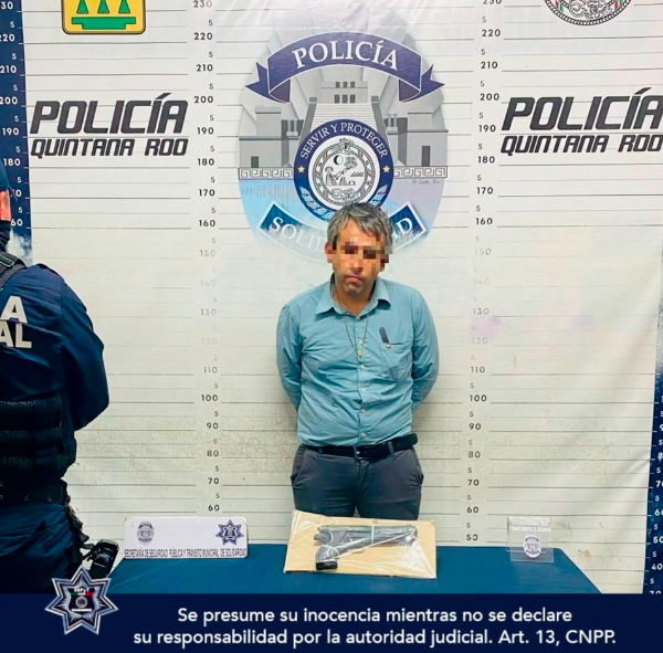 Asegurada en Solidaridad, una pistola hechiza, réplica de arma de fuego, droga y cinco individuos