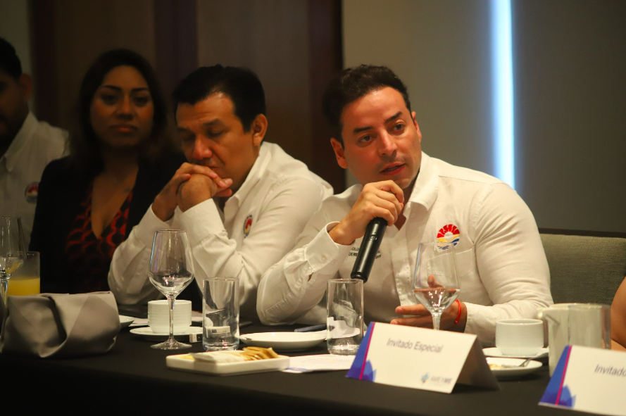 Amexme Cancún y funcionarios del municipio Benito Juárez buscan facilitar trámites para Empresarias