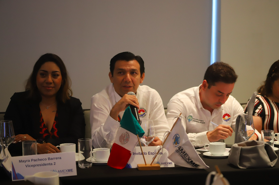 Amexme Cancún y funcionarios del municipio Benito Juárez buscan facilitar trámites para Empresarias