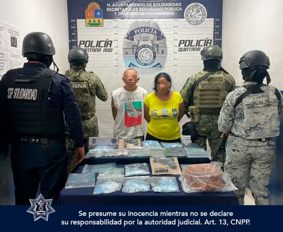 Aseguradas cinco personas, tres armas de fuego y cerca de un millar de dosis de drogas