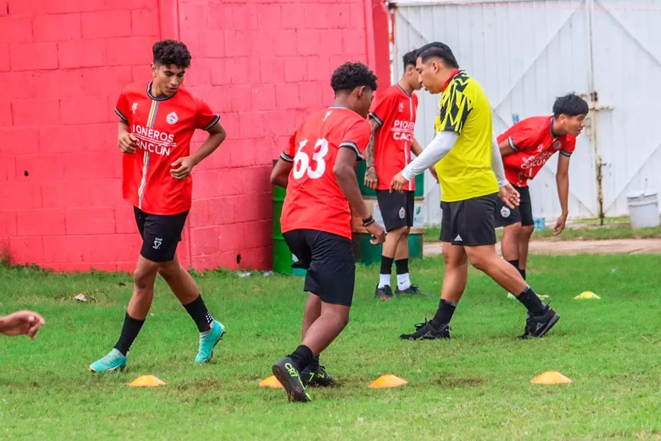 Dos jugadores de Pioneros, a la Selección Amateur en la Copa del Sol