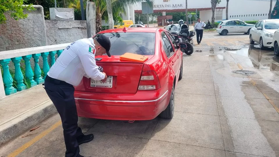 Continúan operativos para que se respeten espacios de estacionamiento en Cancún