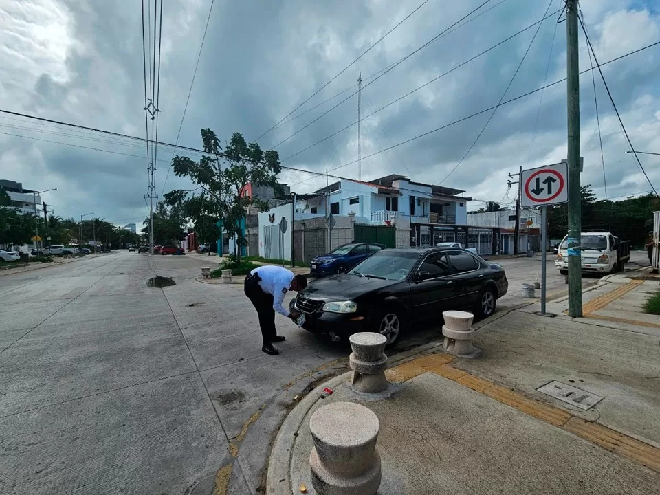 Continúan operativos para que se respeten espacios de estacionamiento en Cancún