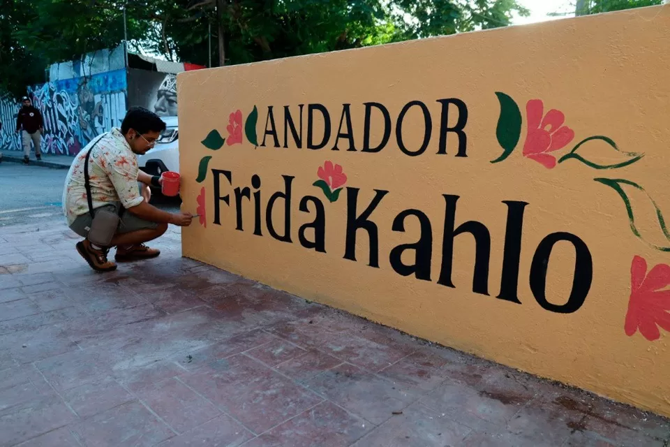 Mejora el rostro de la Zona Fundacional con la pinta de murales de Frida Kahlo