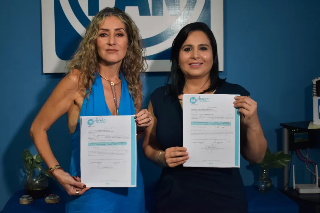 Mayuli Martínez y Araceli Sandoval se postulan para la candidatura al Senado en la sede del PAN