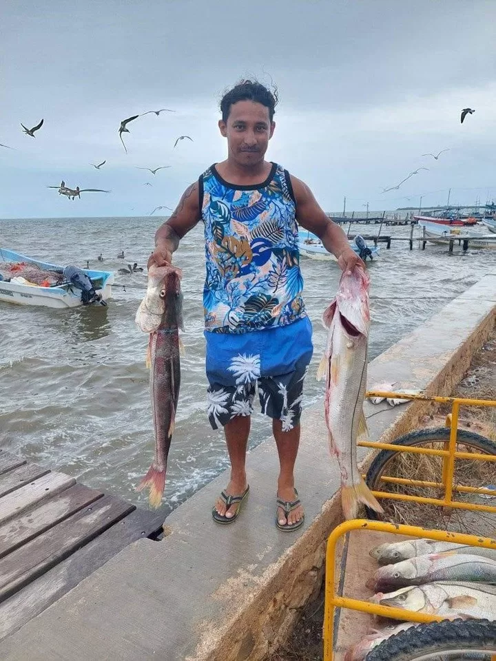 Intensifican búsqueda en alta mar por dos pescadores desaparecidos en Chiquilá