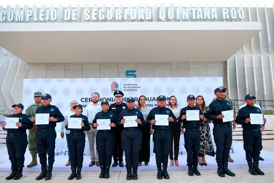 Entregan constancias a 43 agentes recién graduados