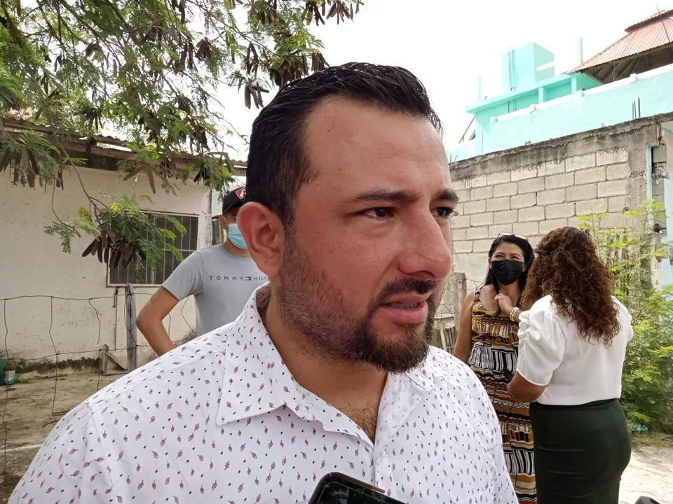 Adrián Sánchez, aspirante a alcalde de Chetumal por MORENA, renuncia a su militancia