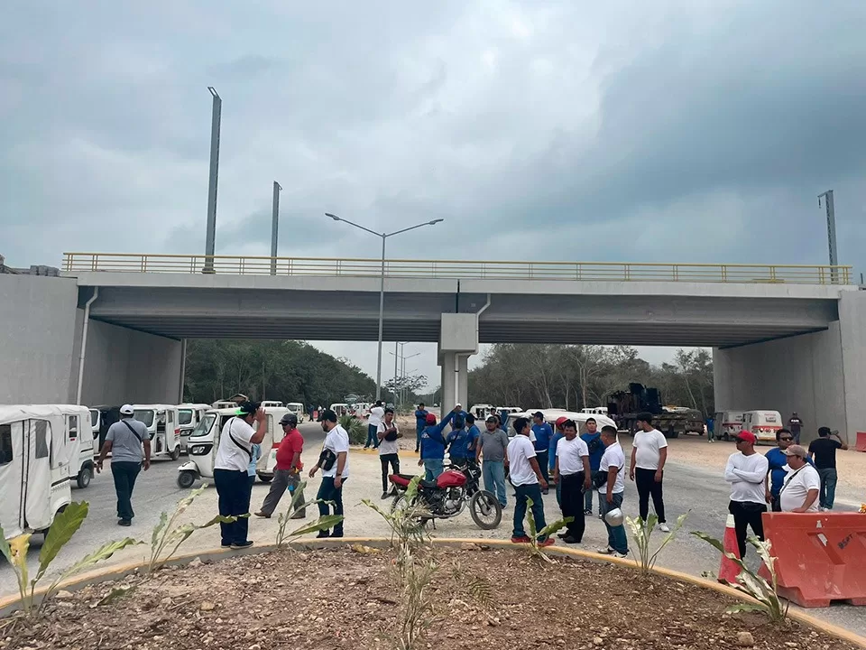 Mototaxistas cierran avenidas tras muerte de un compañero en accidente