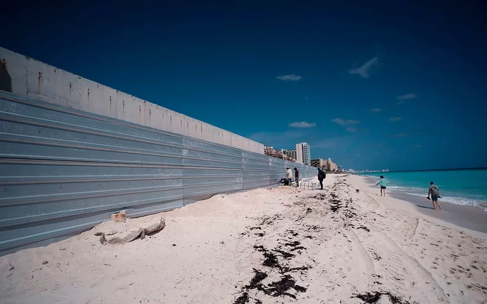 Ambientalistas dispuestos a demoler un muro en Playa Delfines, “El Mirador” de la zona hotelera