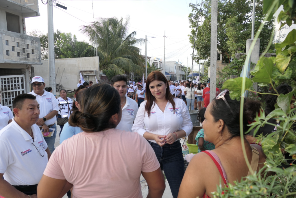 Encabeza Fernanda Alvear preferencias en Puerto Morelos; suma a familias de La Fe y Tierra Nueva