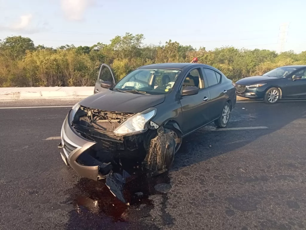 Pierde el control en una curva en la avenida Prolongación Chac Mool