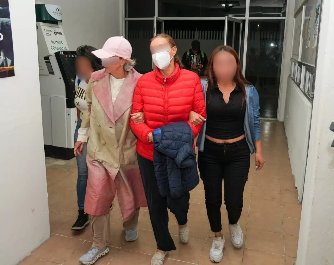 Arrestan en Tijuana a dos mujeres, las acusan de millonario fraude en Playa del Carmen