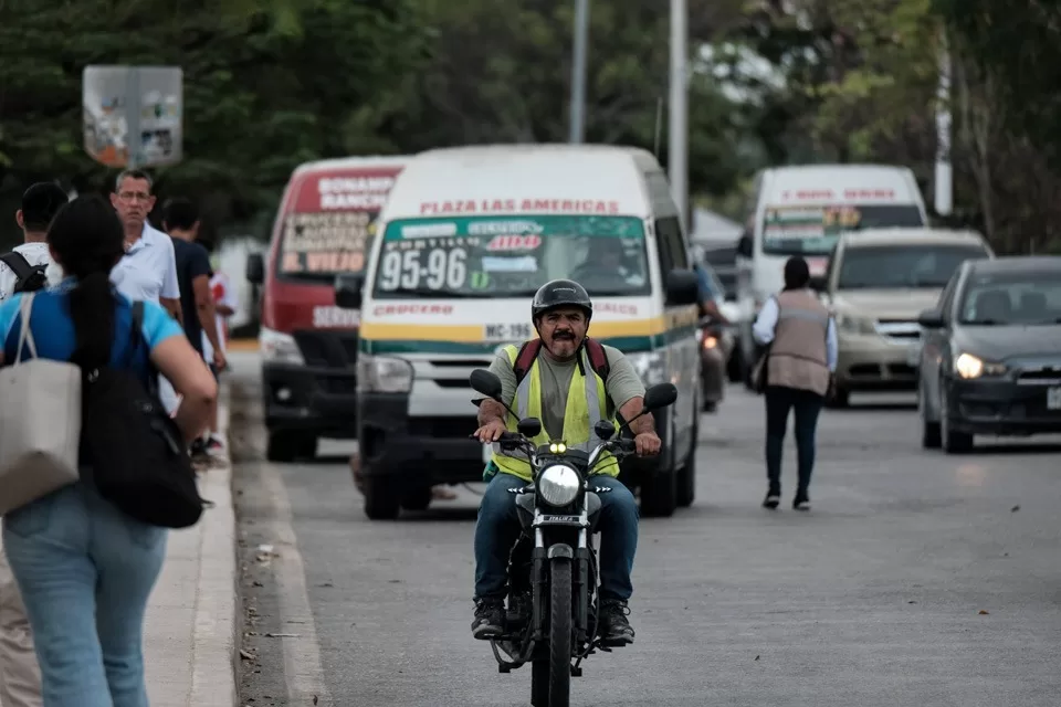 Refuerzan operativos de seguridad en el transporte público de Cancún