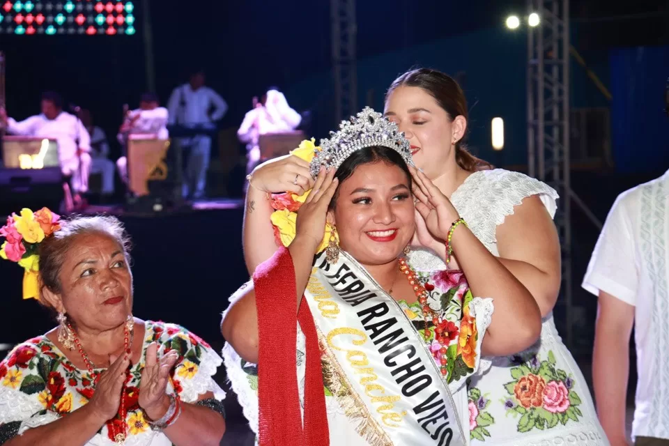 Con la coronación de la reina arrancó la feria de Rancho Viejo