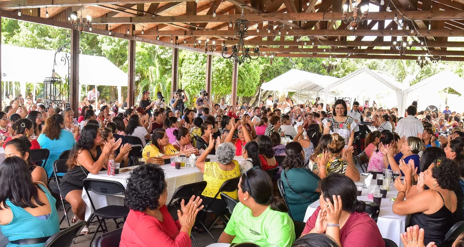 “Con Rostro de Mujer” compromisos de Estefanía Mercado para garantizar apoyos directos a jefas de familia y madres solteras de Solidaridad